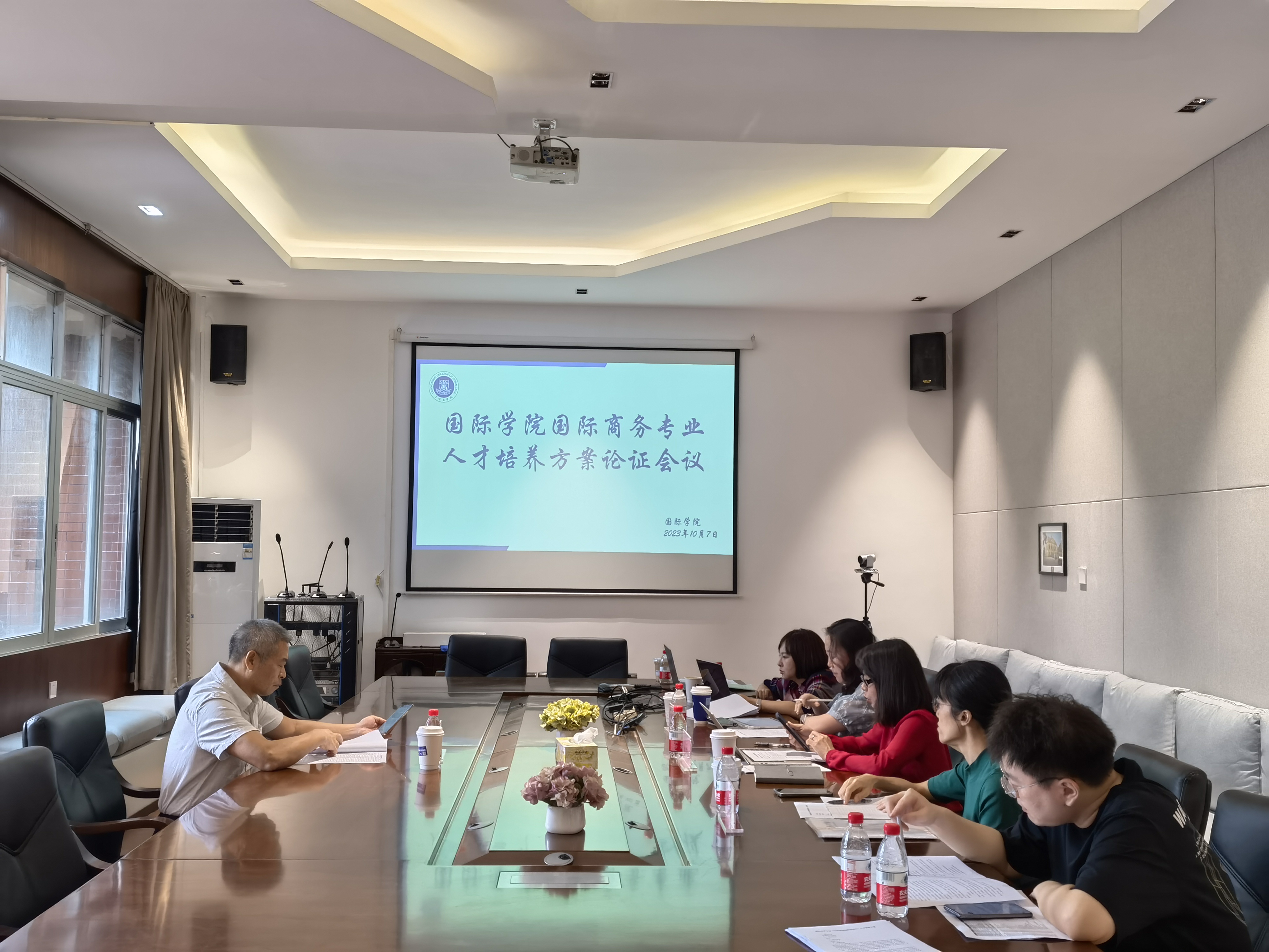 专业论证会议现场(一).jpg