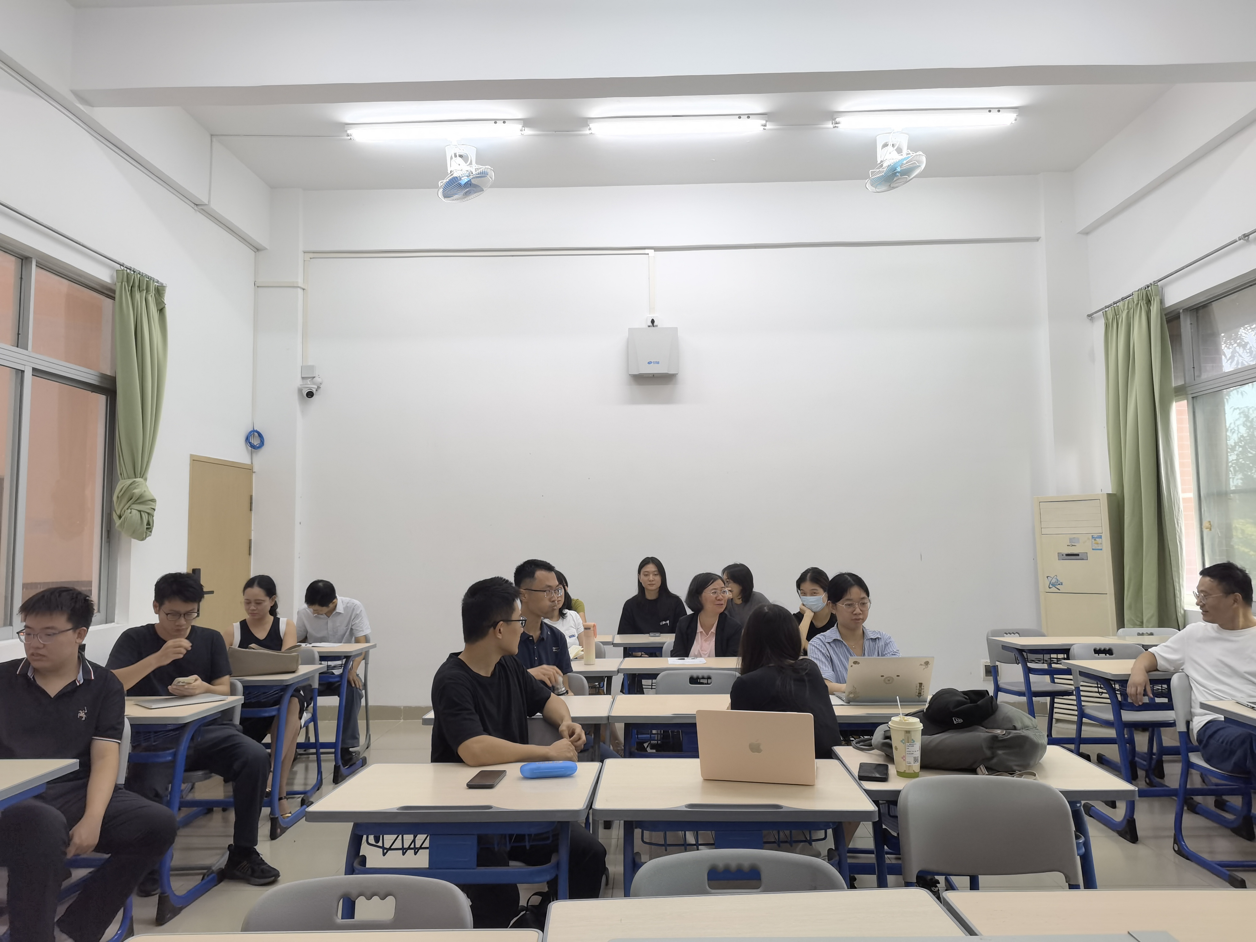 课后研讨现场.jpg