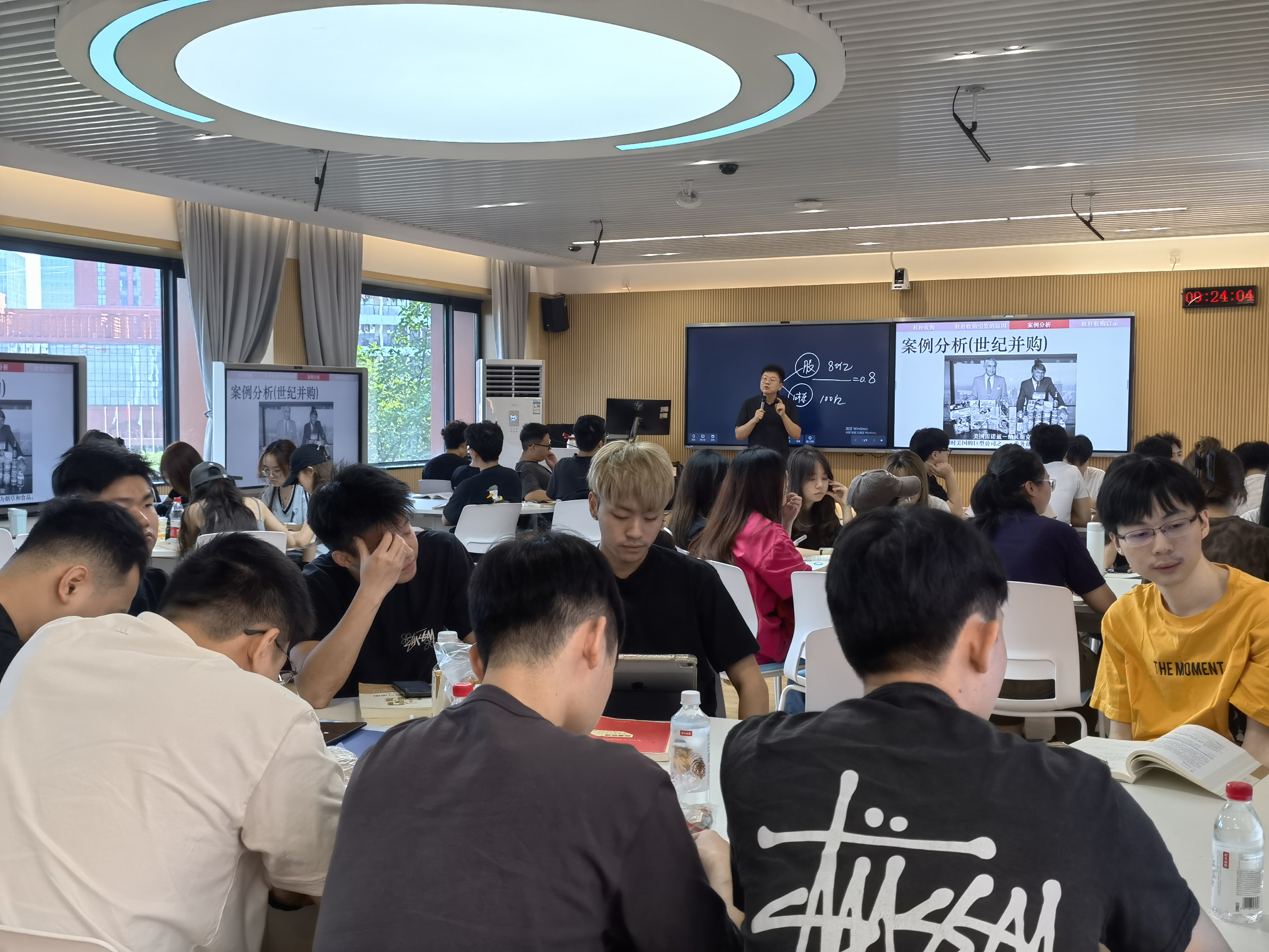 张若凡老师《兼并与收购》公开课现场(二).jpg