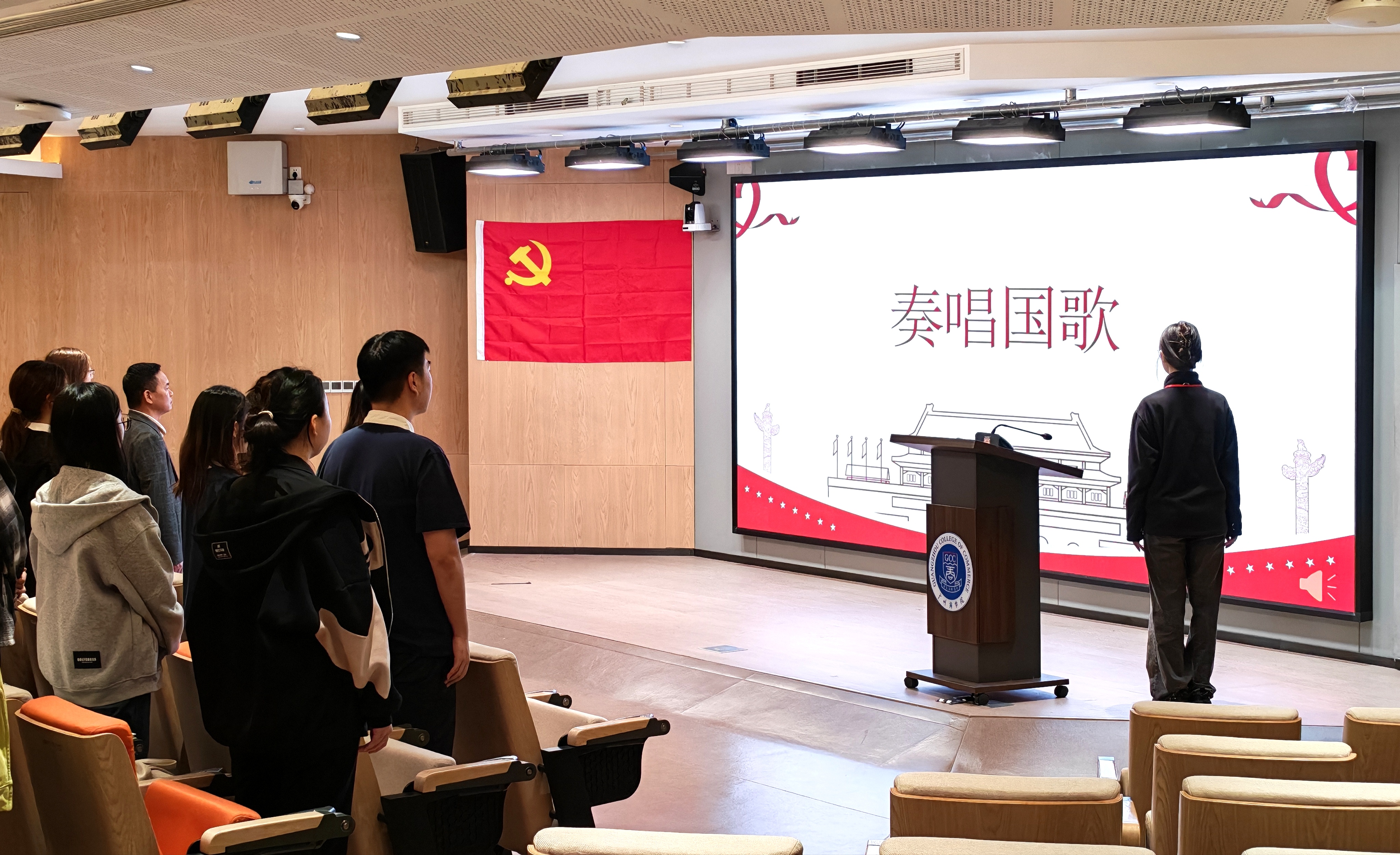 奏唱国歌.jpg
