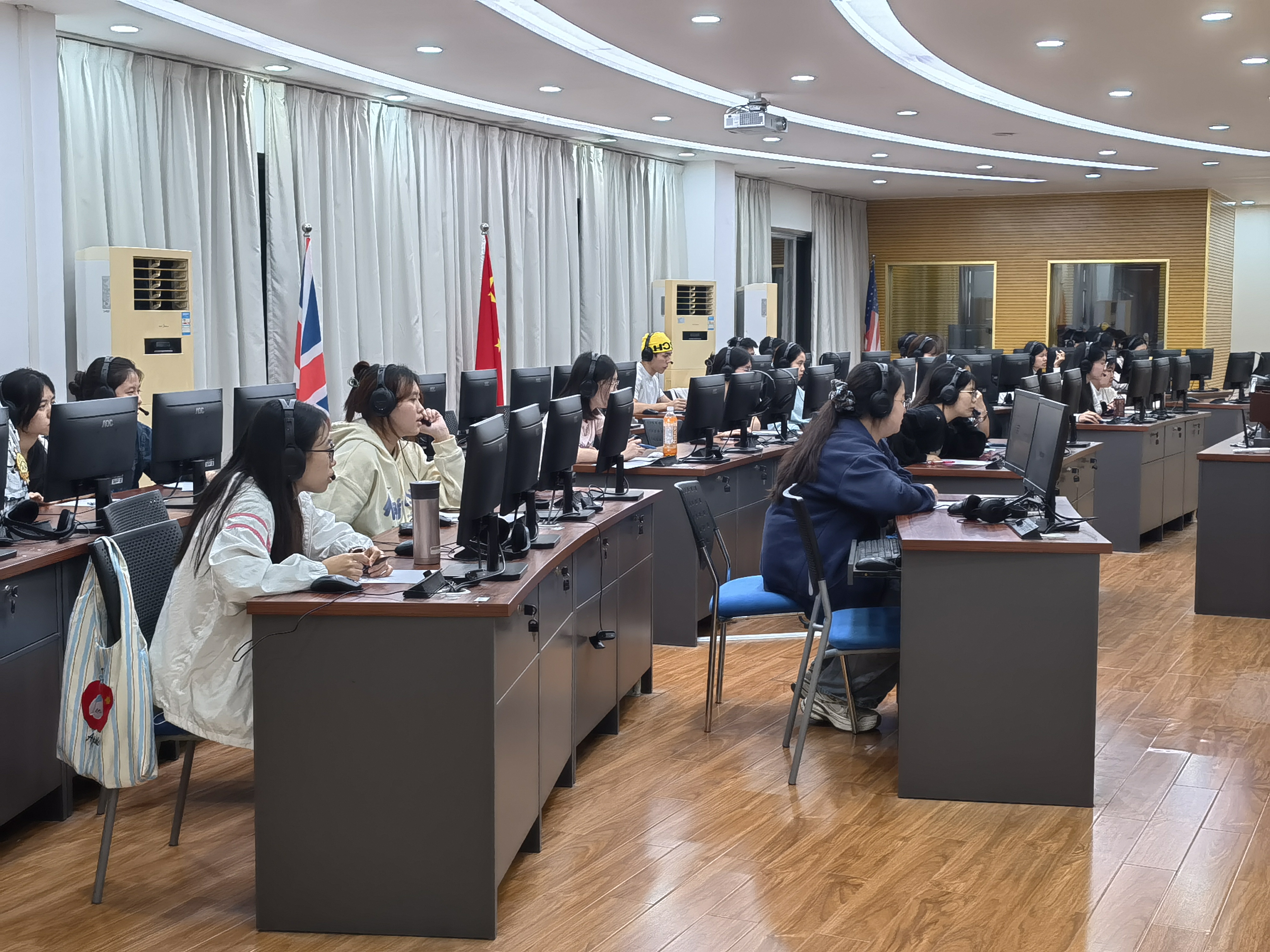 PTE全真模拟考试现场.jpg